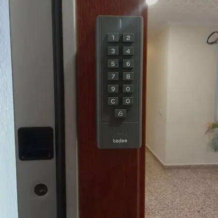 The Manga Sea View Crystal Clear Water & Sandy Beach, Fibre Wifi & Airco Apartment *